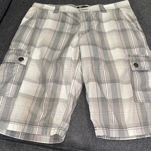 INC International Concepts Men's Cargo Shorts in Gray Plaid